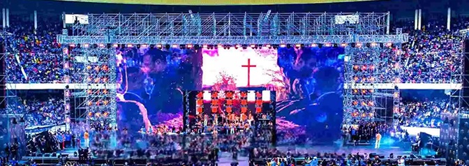 La scène Loong anime le spectaculaire concert Maajabu « Explo Célébration »